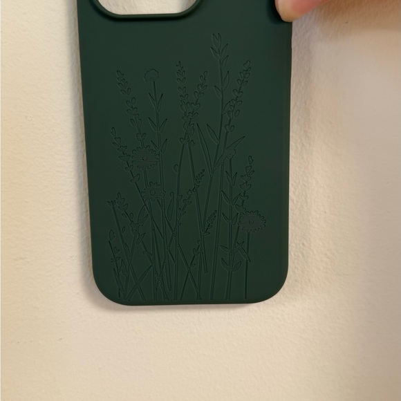 Brand new silicone iPhone 15 Pro case with beautiful plant design - Picture 4 of 6